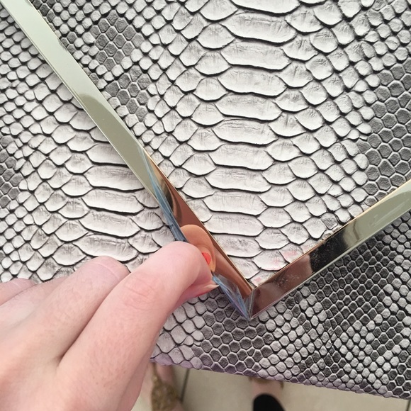 Over sized Python clutch - Picture 3 of 4